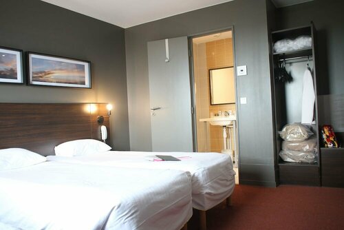 Гостиница Hotel Orly Superior в Вирях-Шатийоне