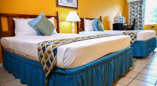 Гостиница Pineapple Court Hotel в Очо-Риос