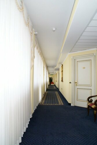 Гостиница Hotel La Bussola в Новаре