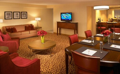 Гостиница Wyndham Cleveland Airport в Кливленде