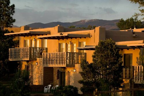 Гостиница Fort Marcy Hotel Suites by All Seasons Resort Lodging в Санта-Фе