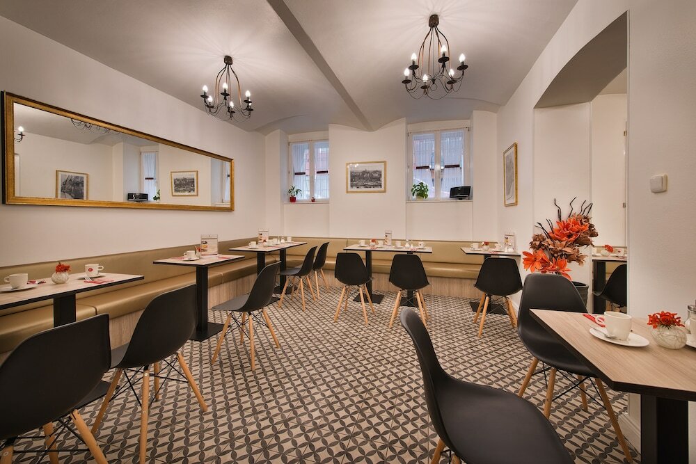 Фото Hotel Suite Home Prague