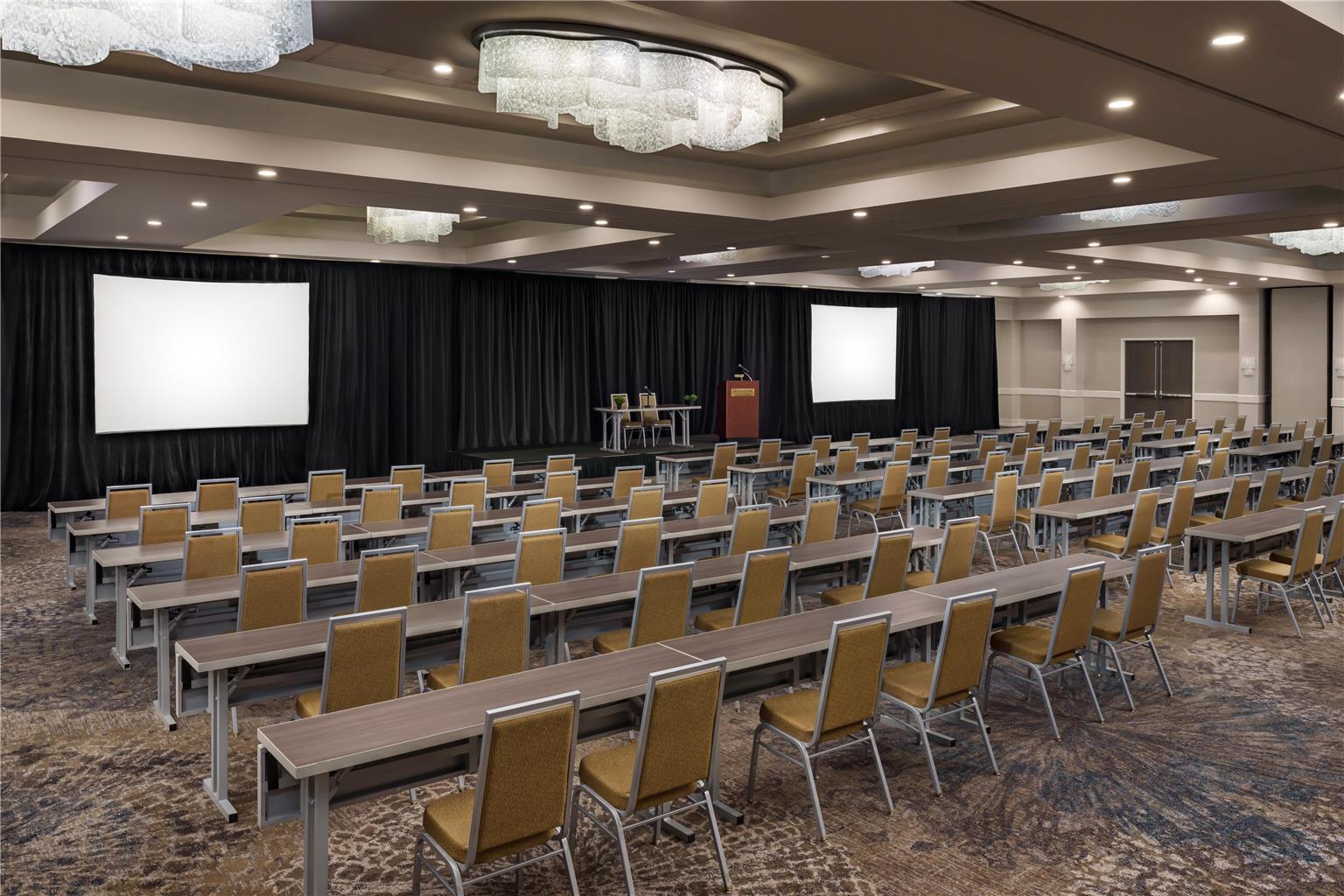 Фото DoubleTree by Hilton Orlando Airport