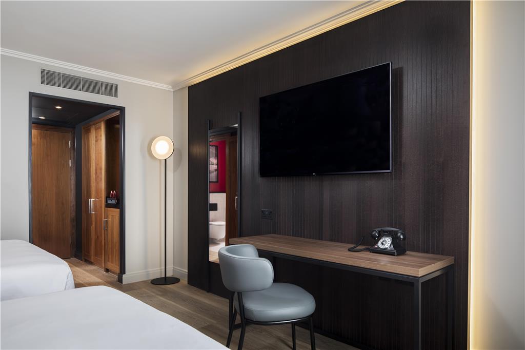 Фото Radisson RED London Twickenham