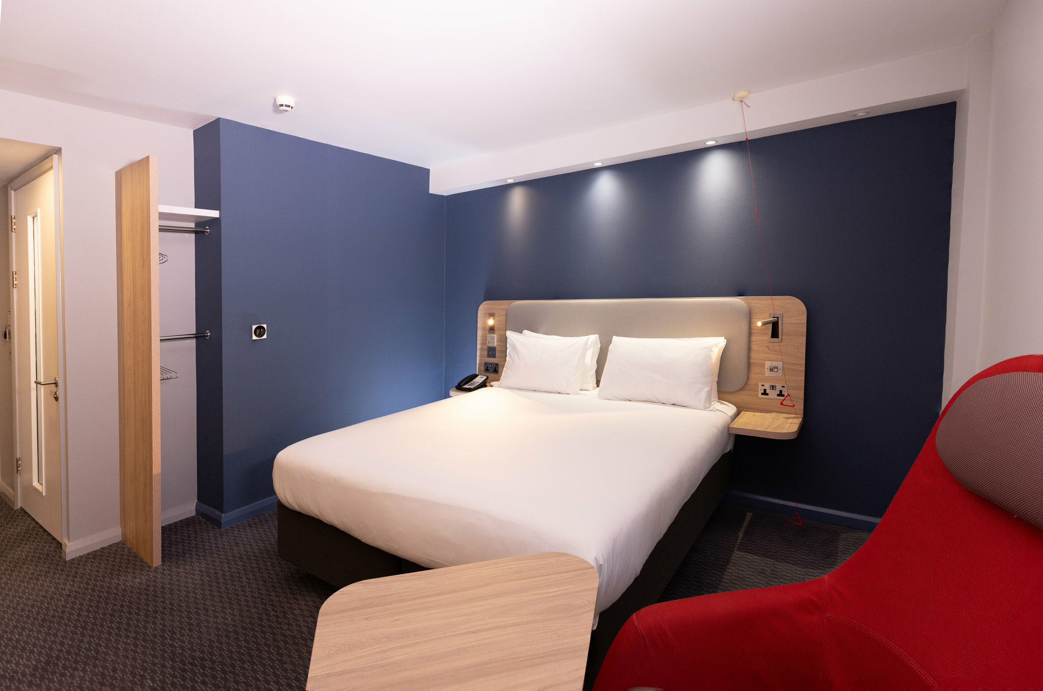 Фото Holiday Inn Express Windsor, an Ihg Hotel