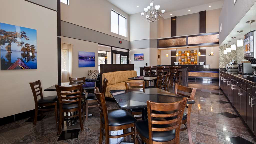 Фото Best Western Bayou Inn & Suites