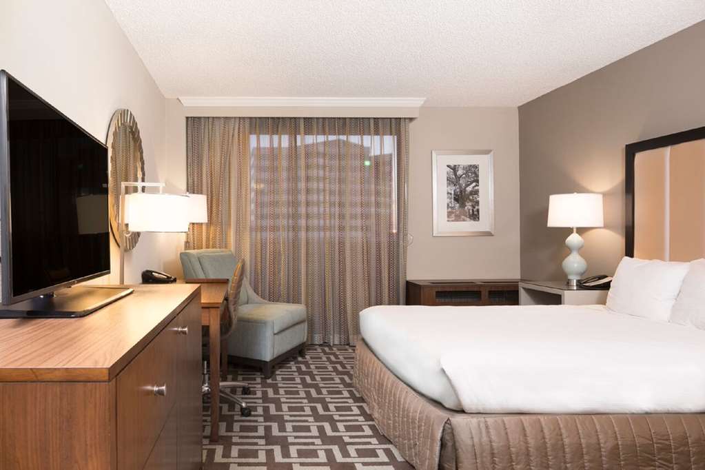 Фото DoubleTree by Hilton Hotel Jacksonville Riverfront