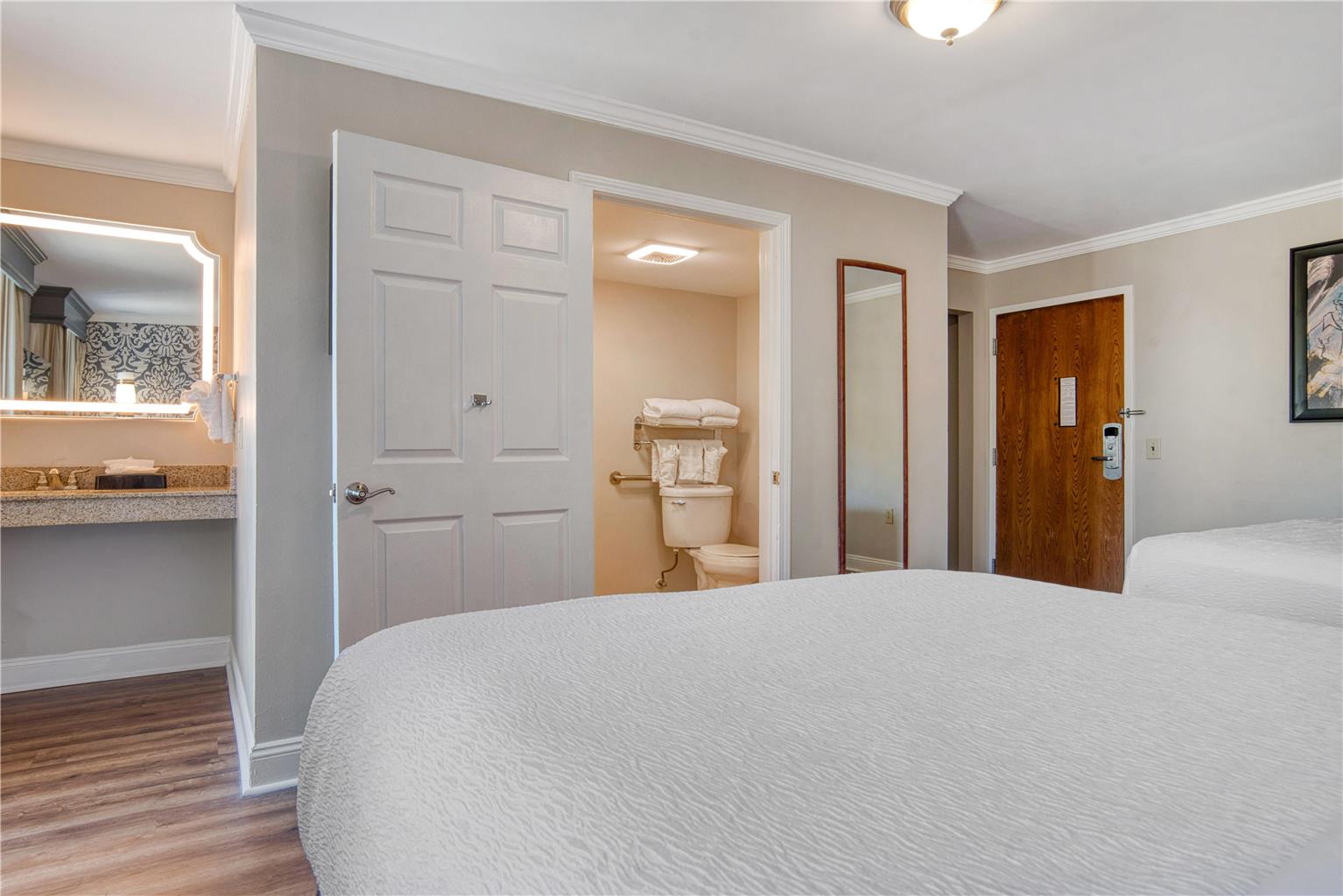 Фото Best Western Plus French Quarter Courtyard Hotel