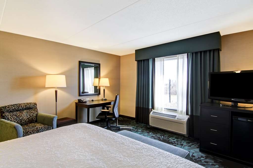 Фото Hampton Inn by Hilton Toronto Airport Corporate Centre