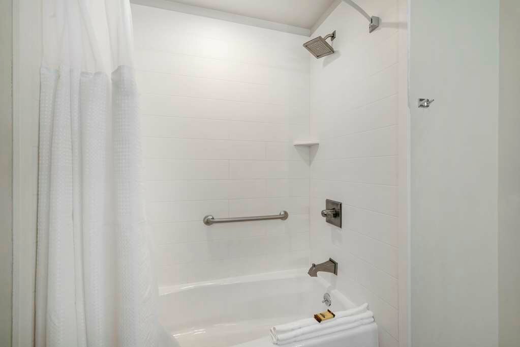 Фото Best Western Plus Gardena Inn & Suites