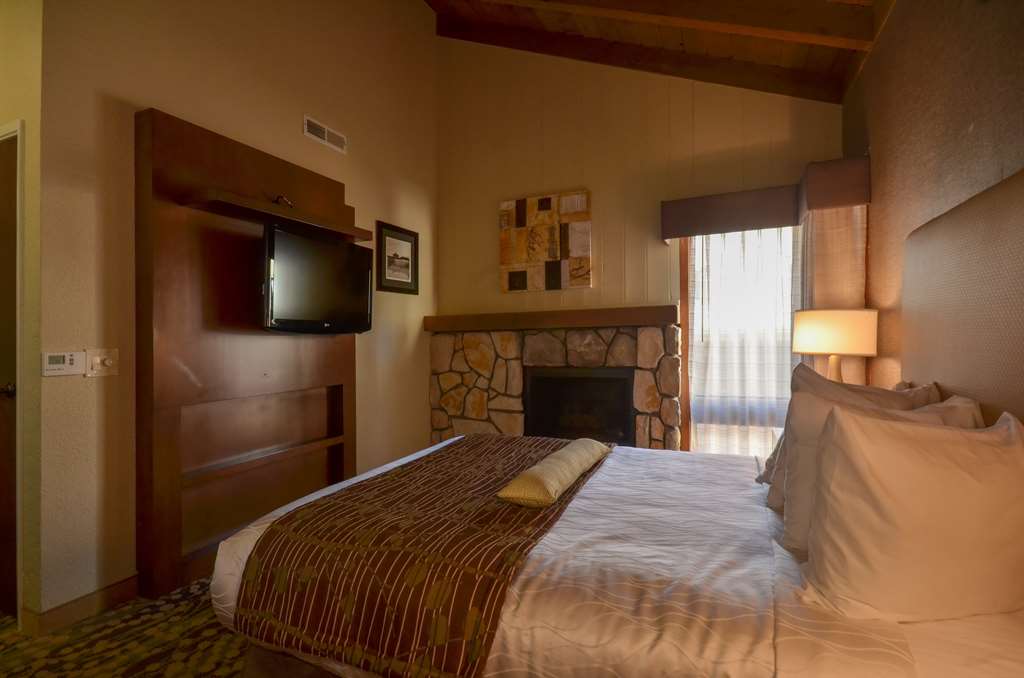 Фото Best Western The Inn & Suites Pacific Grove