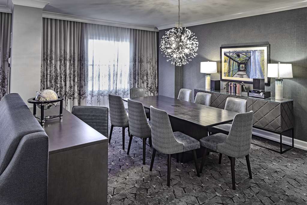 Фото DoubleTree by Hilton Hotel Modesto