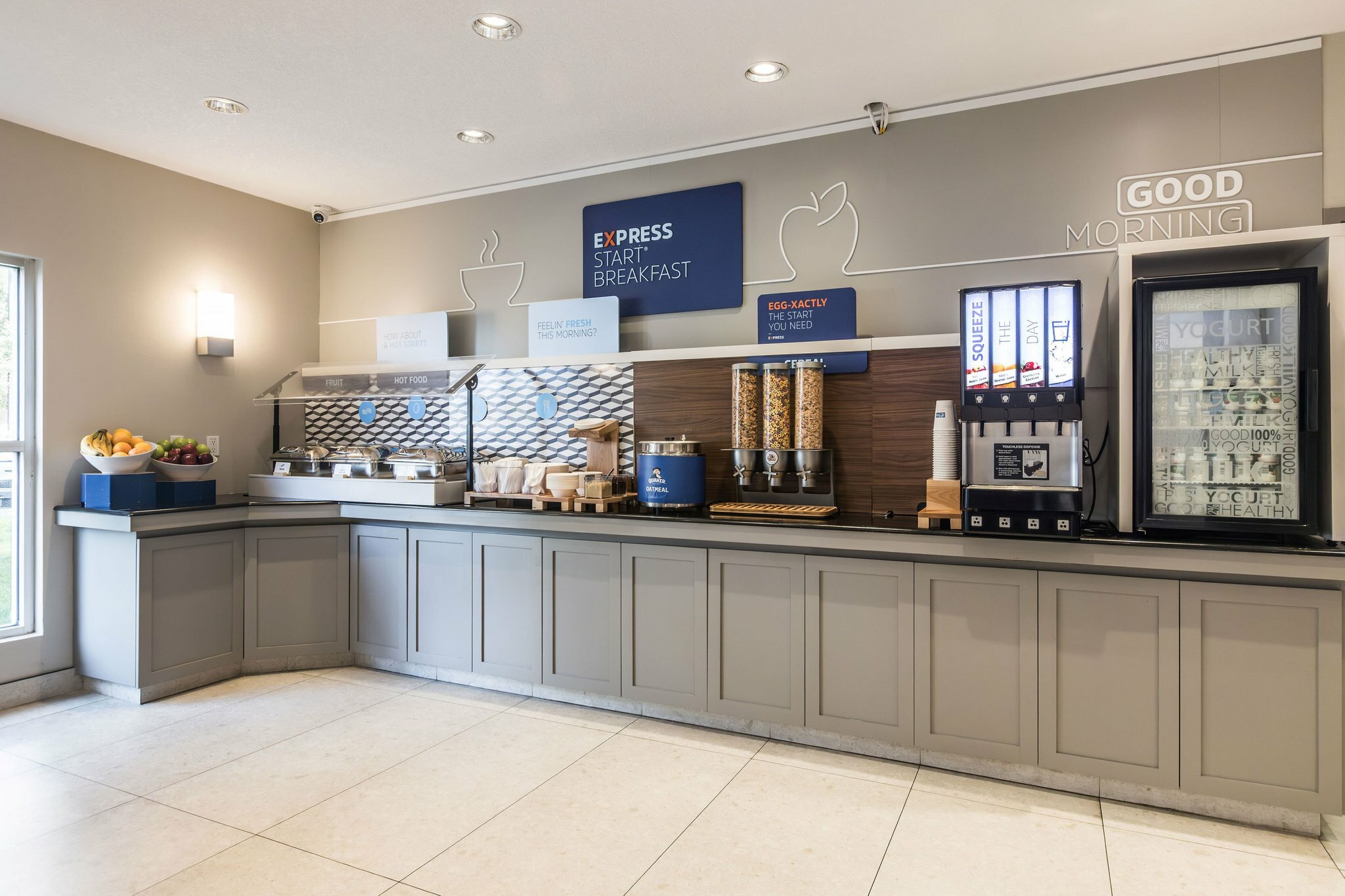 Фото Holiday Inn Express Hotel & Suites Calgary S-Macleod Trail S, an Ihg Hotel