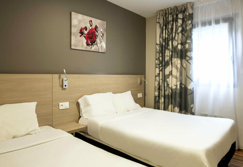 Гостиница B&b Hotel Bollene в Ньоне