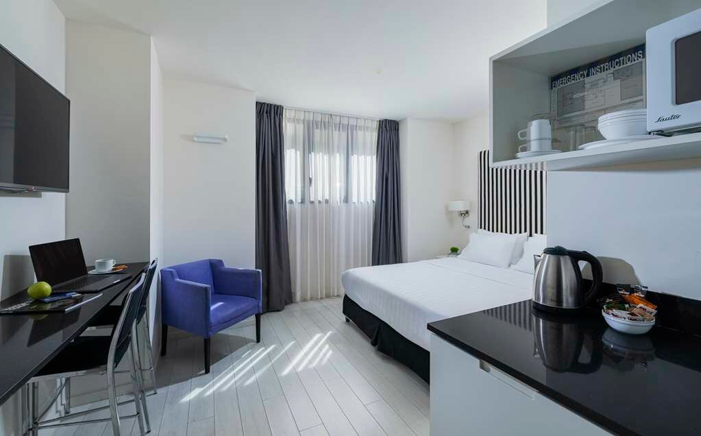 Фото Best Western Regency Suites Hotel