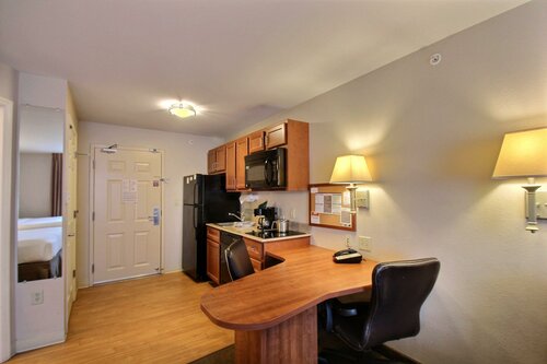 Гостиница Candlewood Suites Milwaukee Airport, an Ihg Hotel в Ок Крике