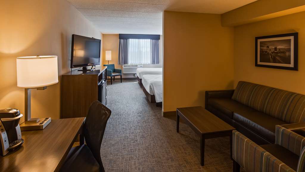 Фото Best Western East Towne Suites
