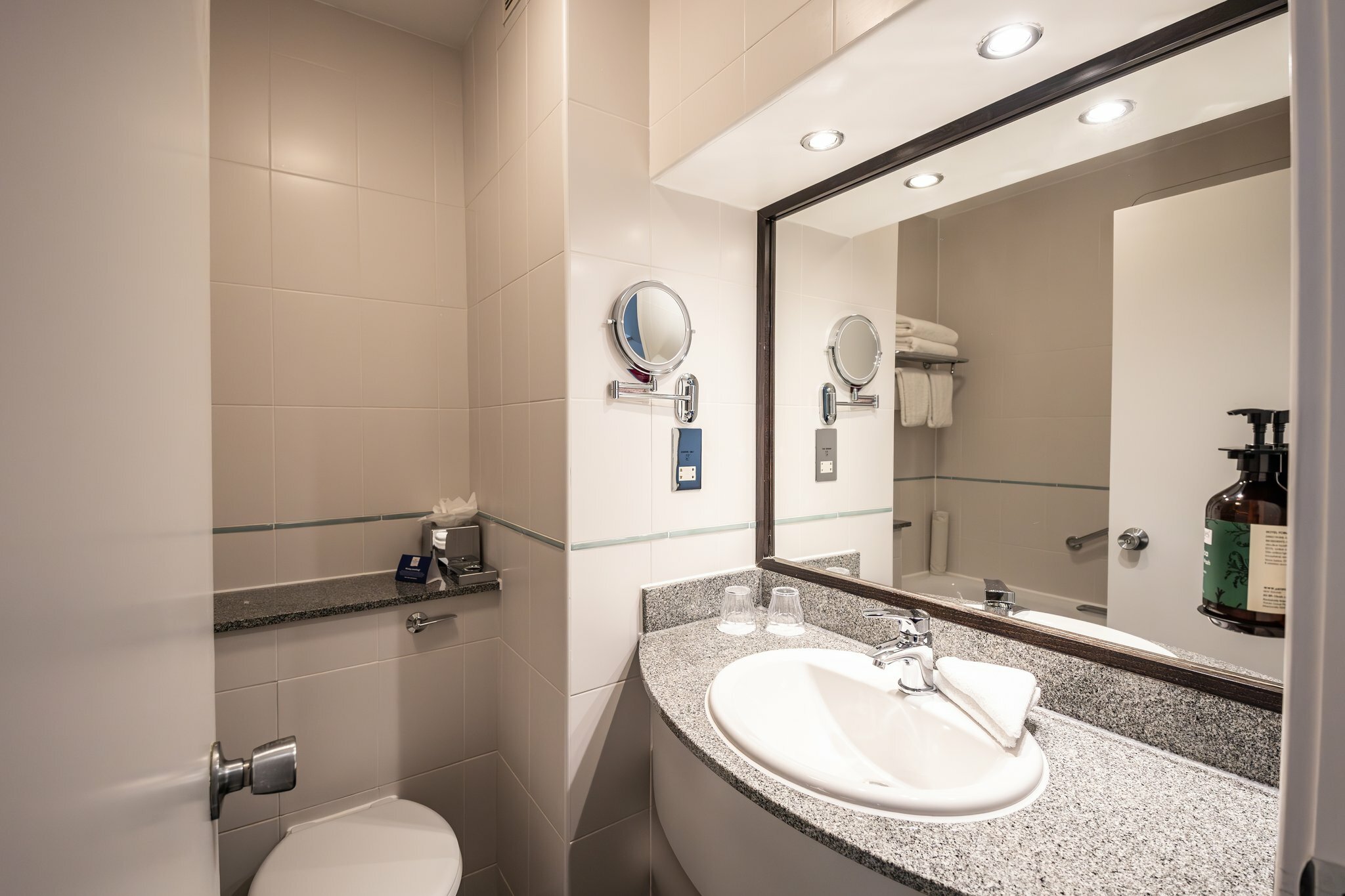 Фото Crowne Plaza London - Gatwick Airport