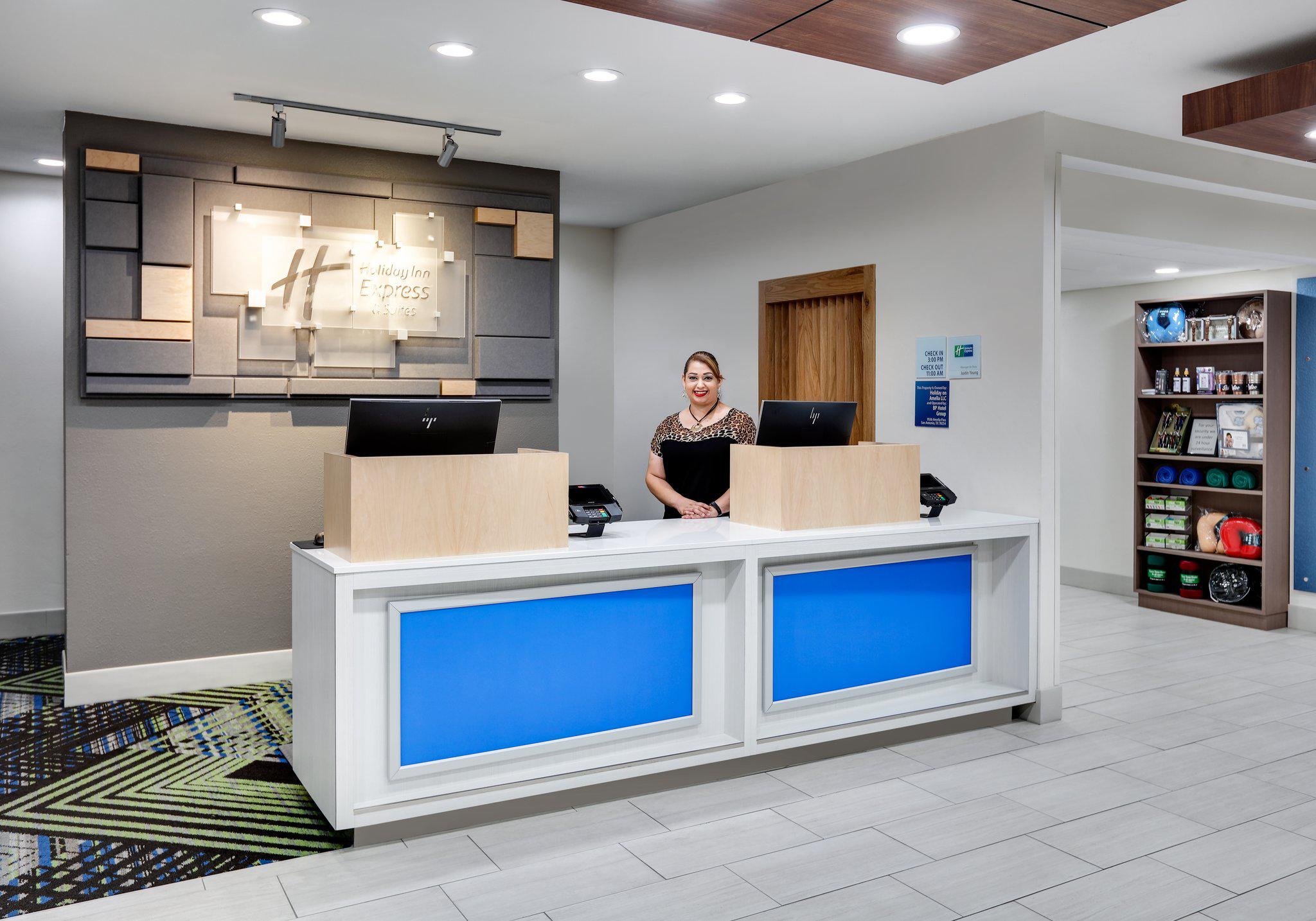 Фото Holiday Inn Express Hotel & Suites Near Seaworld, an Ihg Hotel