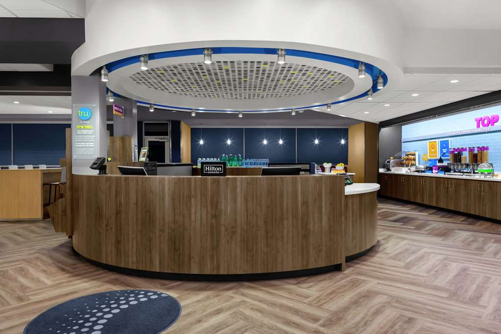 Фото Tru by Hilton Gilbert
