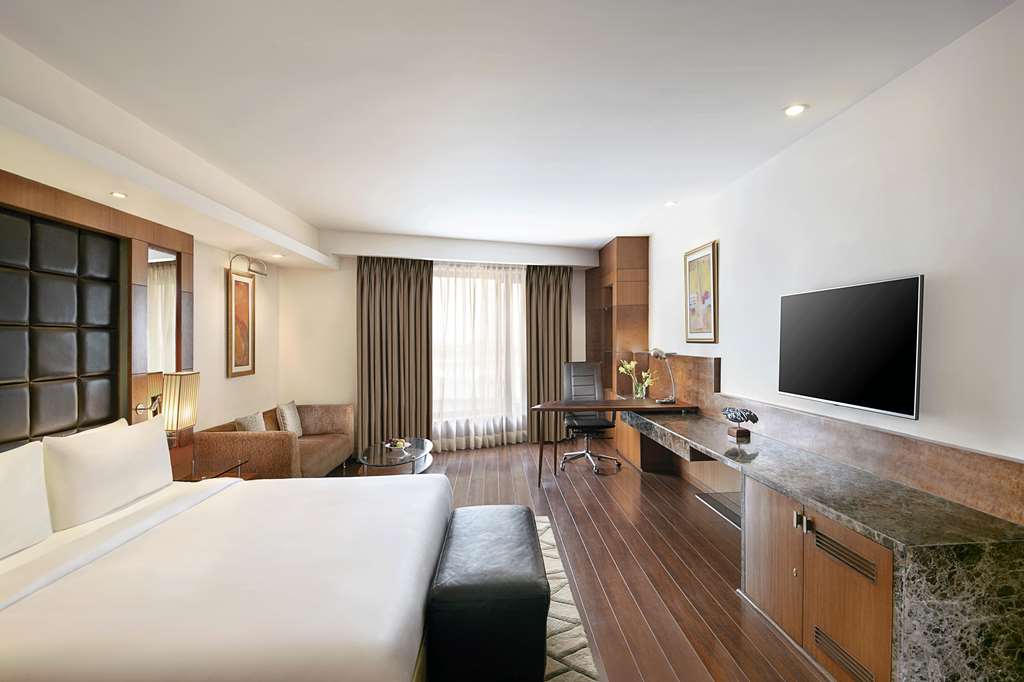Фото Radisson Blu Plaza Hotel, Delhi Airport
