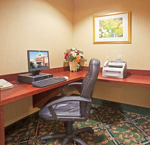 Гостиница Holiday Inn Express & Suites Lenoir City в Ленуар Сити