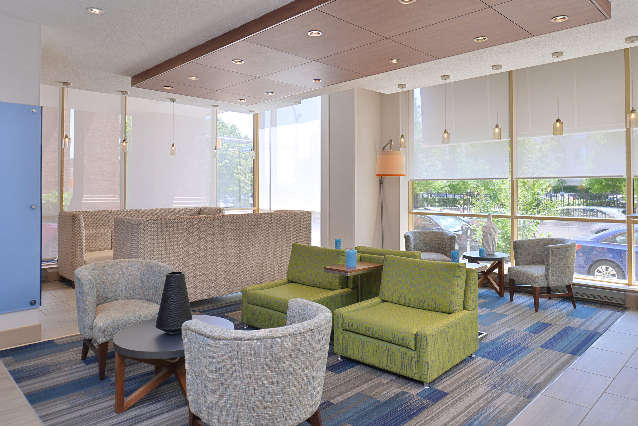 Фото Holiday Inn Express & Suites Buffalo Downtown - Medical Ctr, an Ihg Hotel