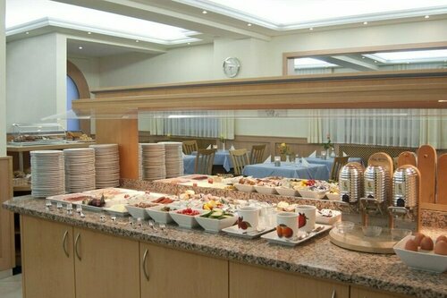 Гостиница Hotel Germania в Ройтлингене