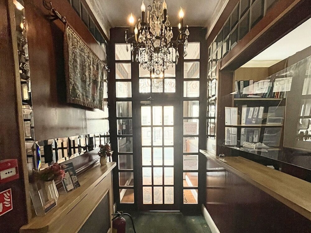 Фото Gower House Hotel