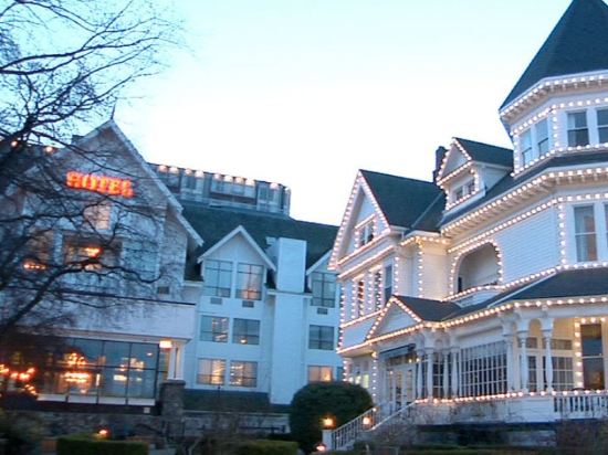 Фото Huntingdon Manor Hotel