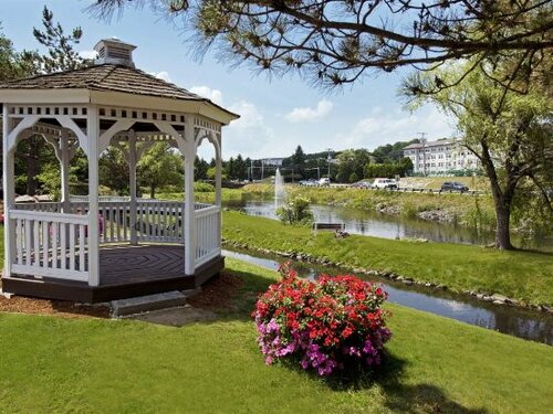 Внешний вид отеля DoubleTree by Hilton Nashua в Нэшуе, фото 4