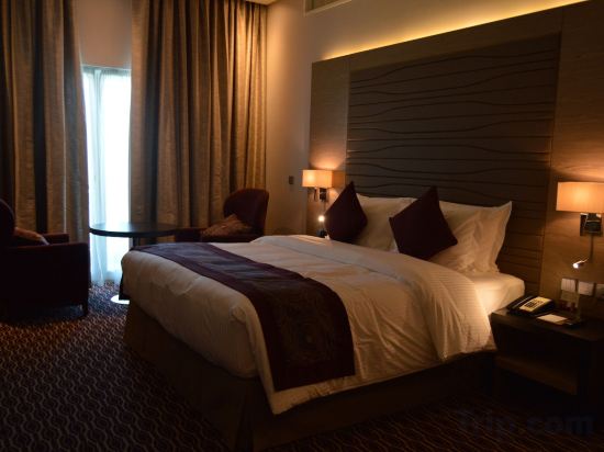 Фото Ramada by Wyndham Manama City Centre