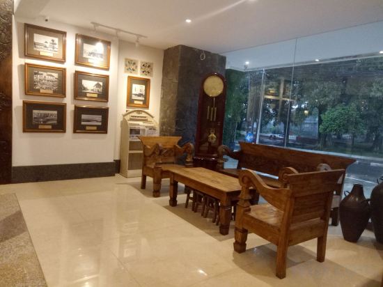 Фото Sukajadi Hotel and Gallery