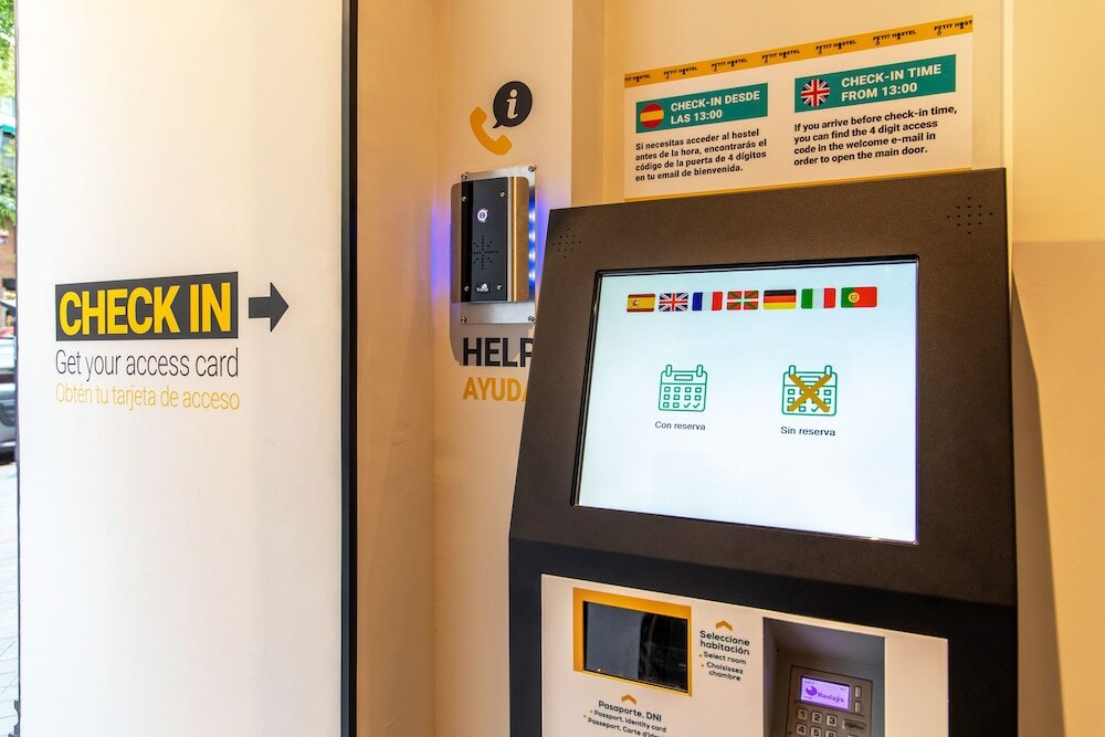 Фото Petit Hostel La Latina