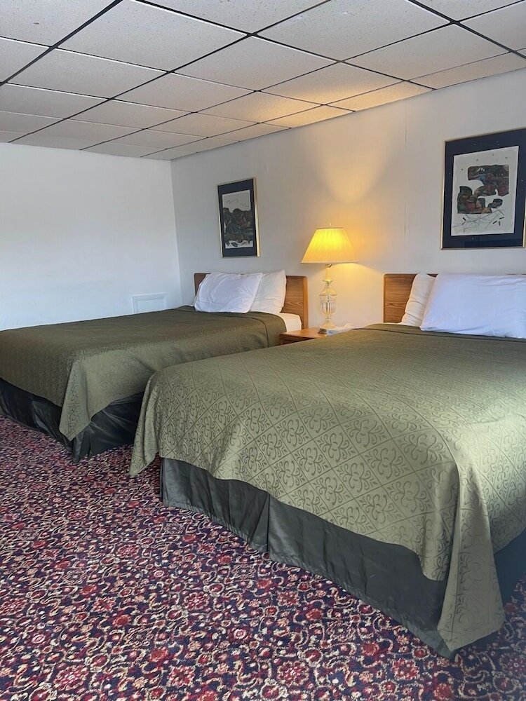 Фото Knights Inn Mackinaw City