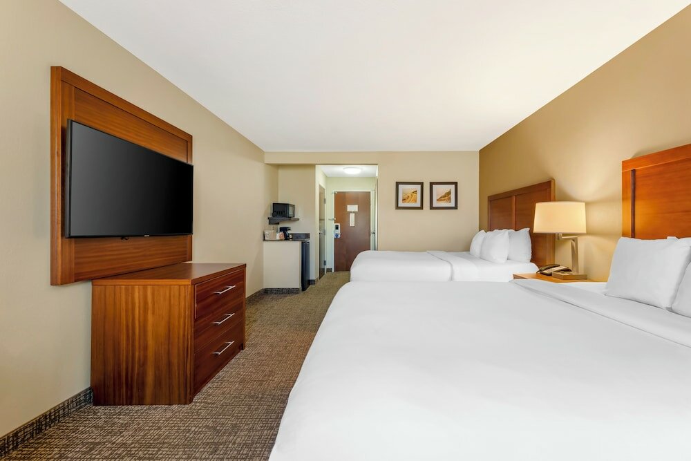 Фото Comfort Inn & Suites Porter near Indiana Dunes