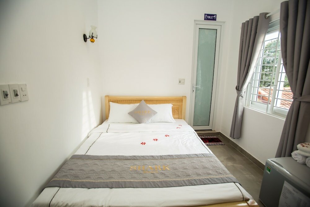 Фото Shark Hotel - Hostel