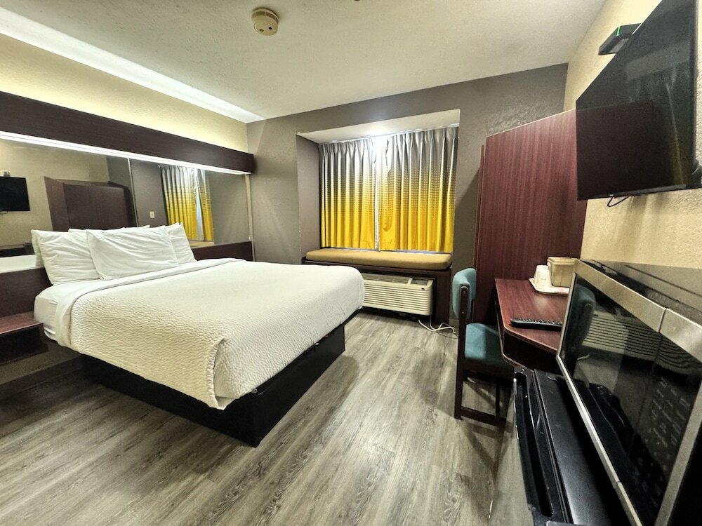 Фото Microtel Inn & Suites by Wyndham Meridian