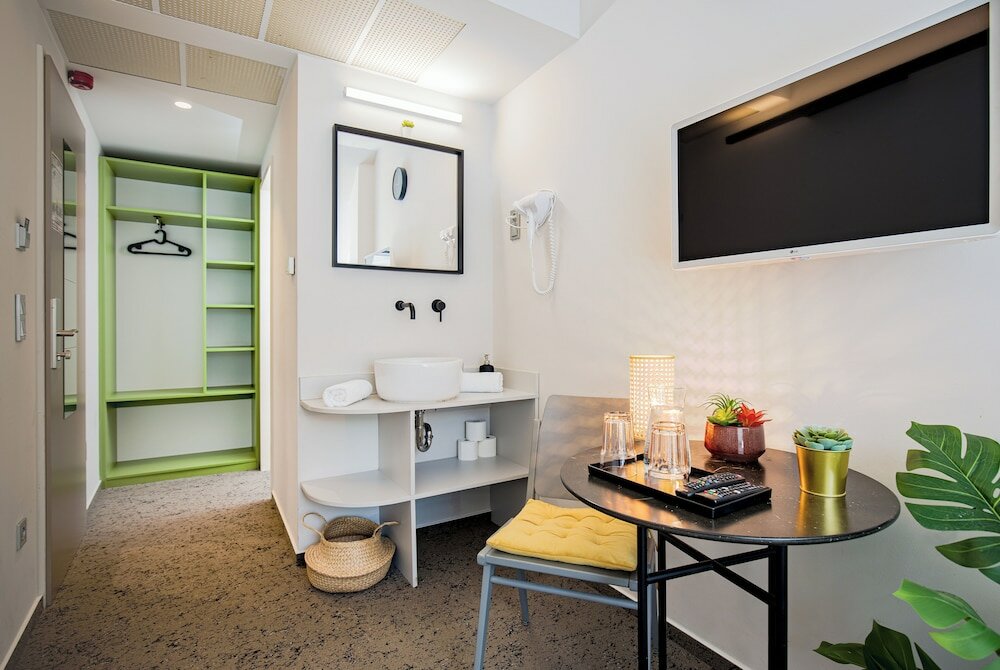 Фото Maverick Urban Lodge