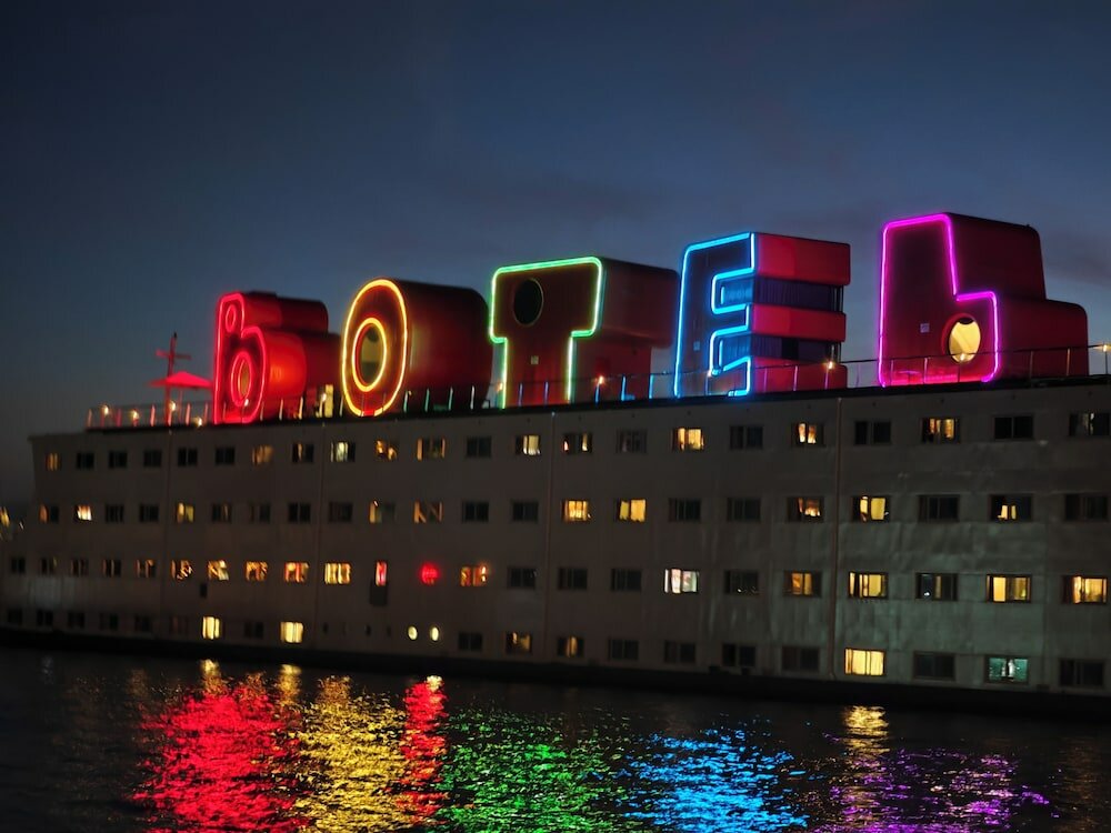 Фото отеля 1