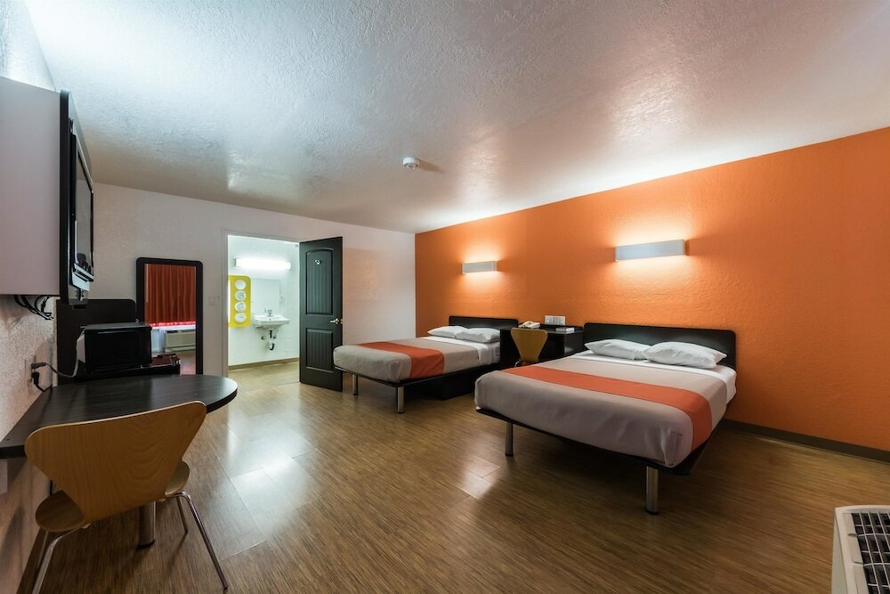 Фото Motel 6 Uvalde, Tx