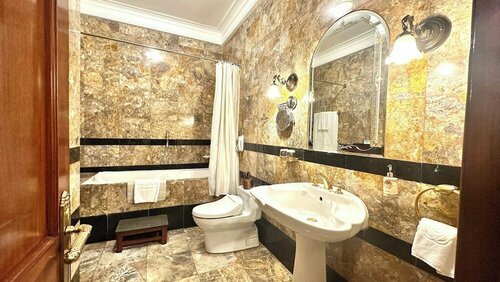 Гостиница Hotel Majestic Saigon в Хошимине