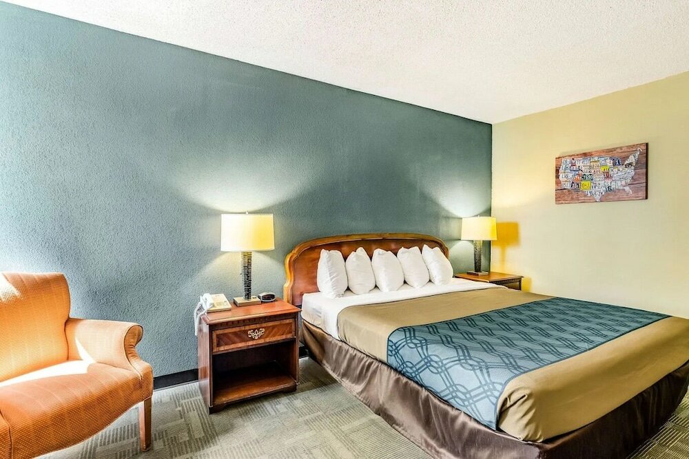 Фото Econo Lodge Inn & Suites Radford-Blacksburg Area