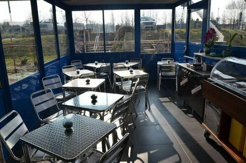 Гостиница Hotel Macon la Salle в Маконе