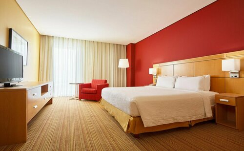 Гостиница Courtyard by Marriott Leon at the Poliforum в Леоне