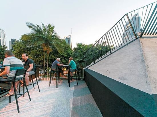 Фото Lloyd's Inn