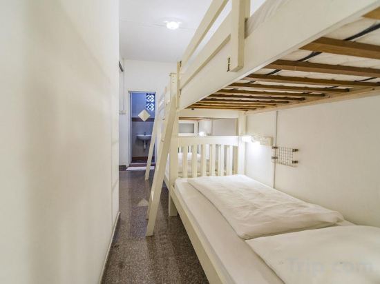 Фото Beat Arts Hostel at Chinatown