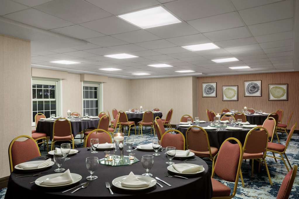 Фото Homewood Suites Kansas City Airport