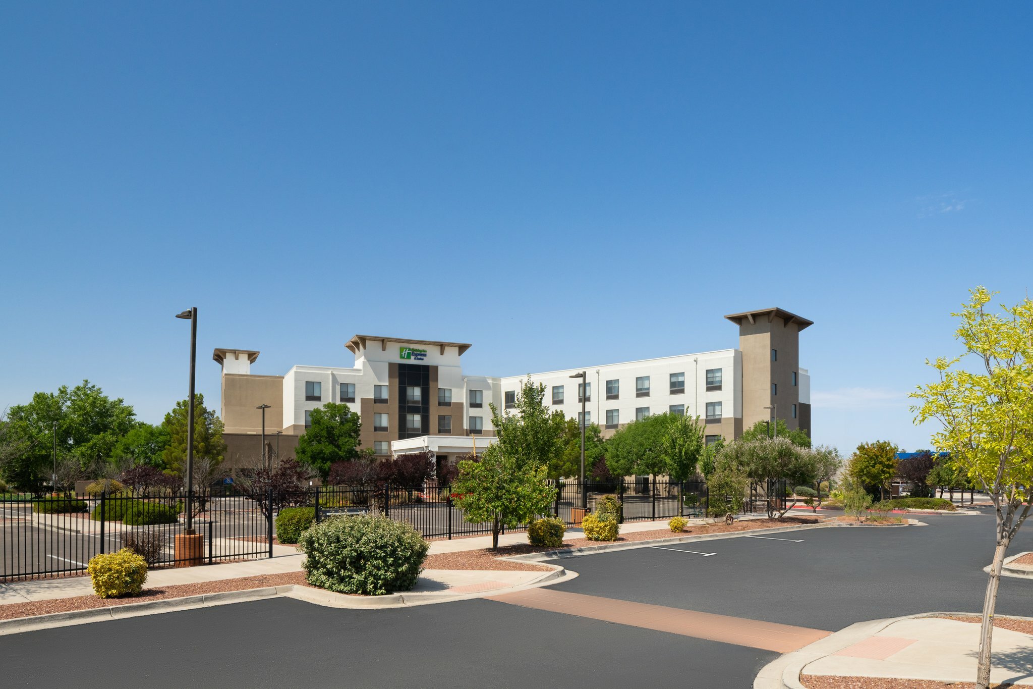 Фото Holiday Inn Express & Suites Albuquerque Historic Old Town, an Ihg Hotel