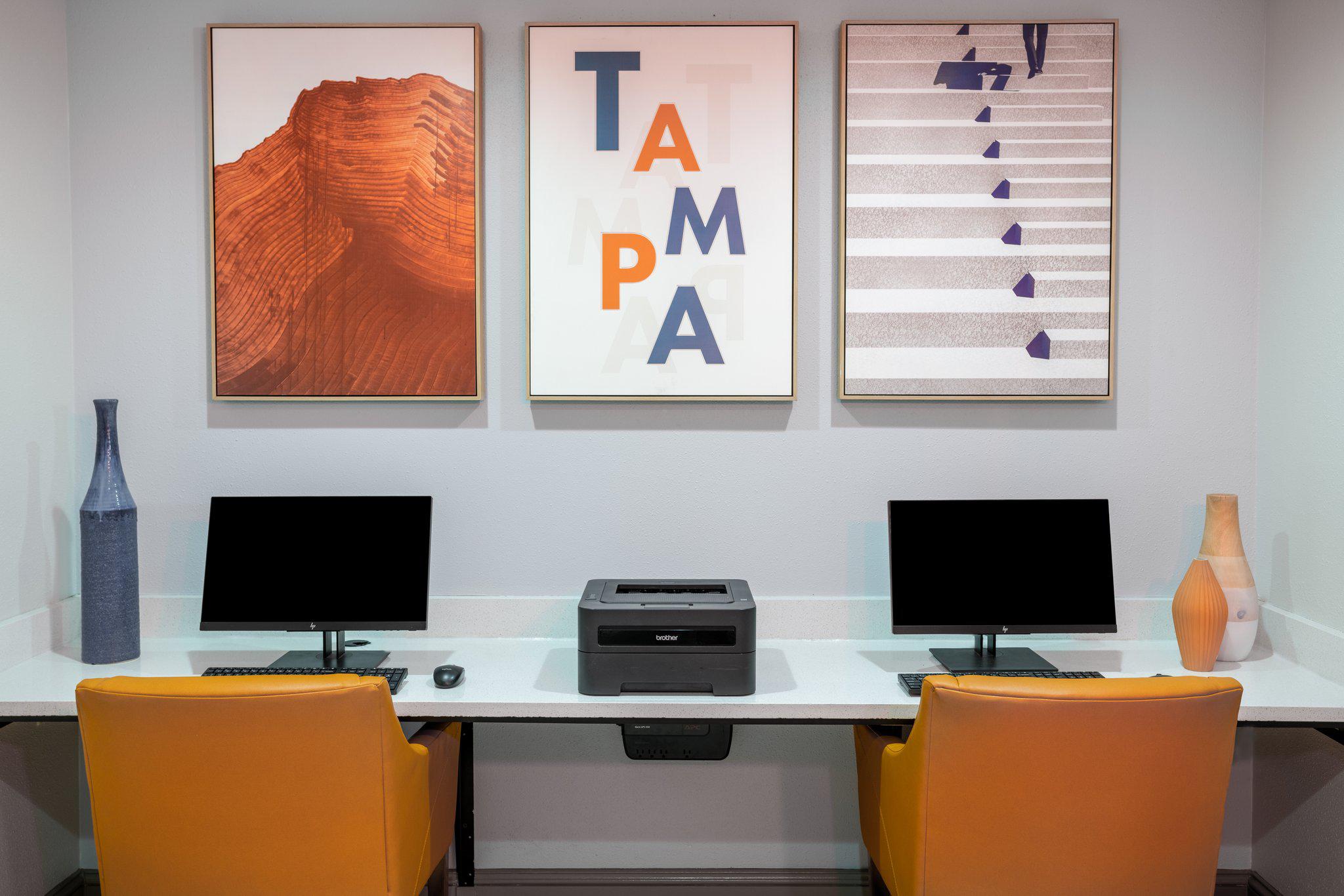 Фото Holiday Inn Express & Suites Tampa I 75 Bruce B. Downs